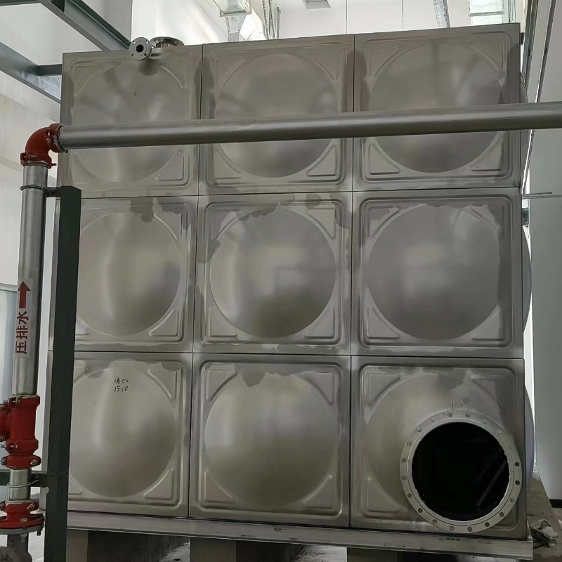 廊坊市固安县航空降温系统实验基地不锈钢水箱安装完成